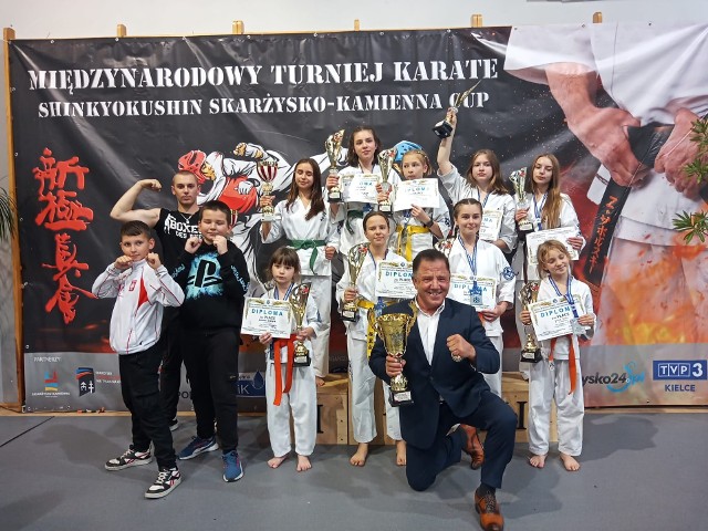 Skarżyski Klub Sportów Walki SKSW na VIII Międzynarodowym Turnieju Karate Shinkyokushinkai Skarżysko-Kamienna CUP 2022 zajął trzecie miejsce