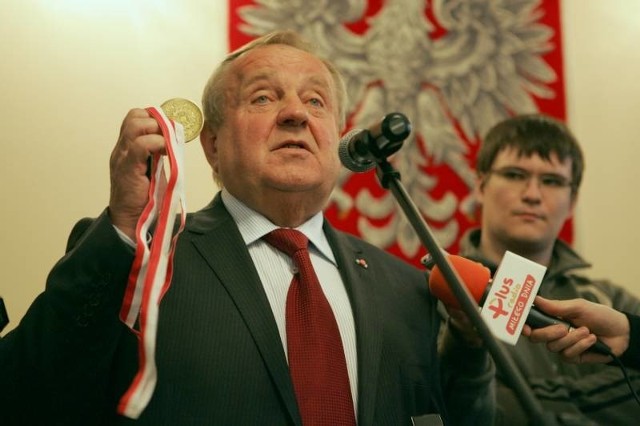 Władysław Komarnicki na wczorajsze spotkanie przyszedł z ostatnim złotym medalem Drużynowych Mistrzostw Polski. Stal zdobyła go w1983 roku.
