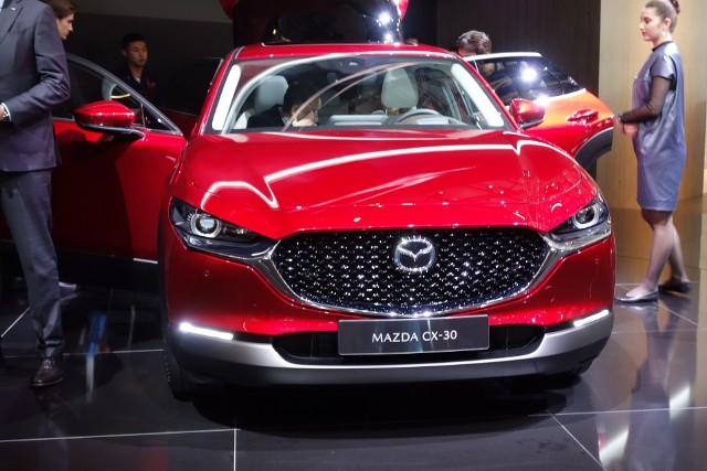 Mazda CX-30 Auto będzie wprowadzane na światowe rynki, a sprzedaż w Europie zacznie się już latem tego roku. Fot. Ryszard M. Perczak