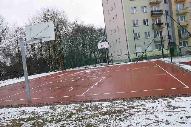 Przy Szkole Podstawowej nr 5 w Gorzowie Wlkp. powstały boiska wielofunkcyjne.