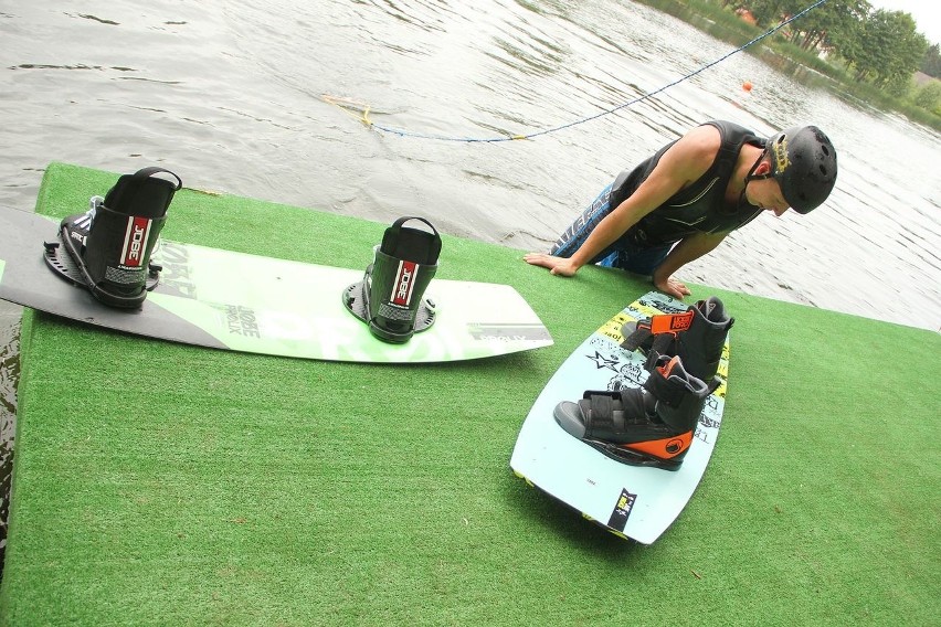 Wakeboard - czyli połączenie snowboardu i kitesurfingu nad...
