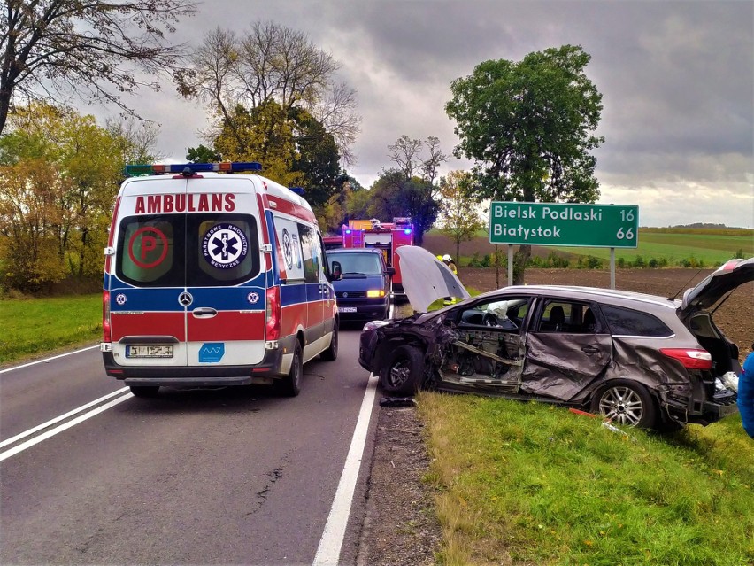 Boćki. Wypadek na DK 19. Zderzenie samochodu osobowego i ciężarówki. Jedna osoba ranna [ZDJĘCIA]