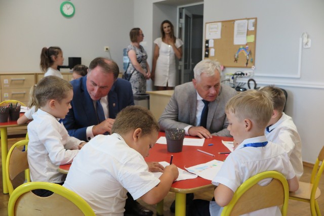 W Prószkowie oficjalnie zakończono przebudowę gminnego przedszkola. Inwestycję zrealizowano dzięki dotacji rządowej