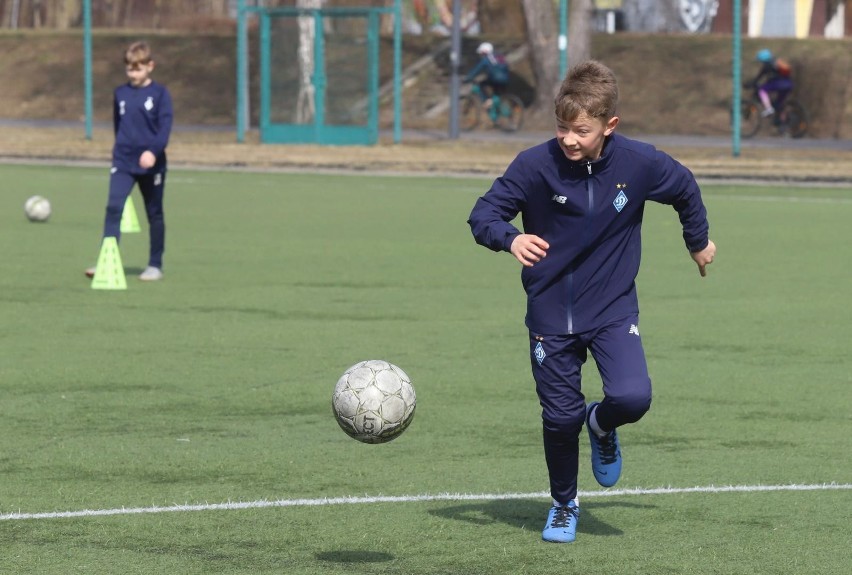 Młodzi piłkarze Dynama Kijów trenują i mieszkają na...