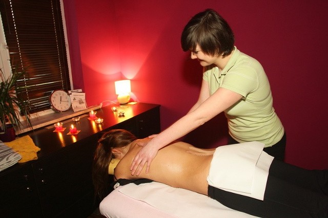 Podczas spotkania w klubie Expert Fitness każdy mógł skorzystać z darmowych masaży wykonywanych przez fizjoterapeutkę Annę Bajor.