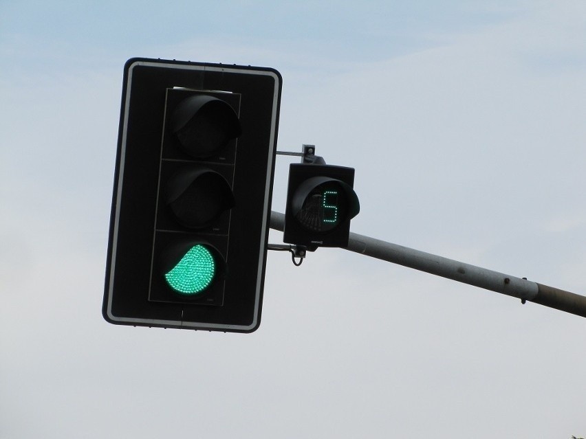 Awaria sygnalizacji świetlnej na skrzyżowaniu ulic Balińskiego i Przyszłości w Szczecinie. Tworzą się korki