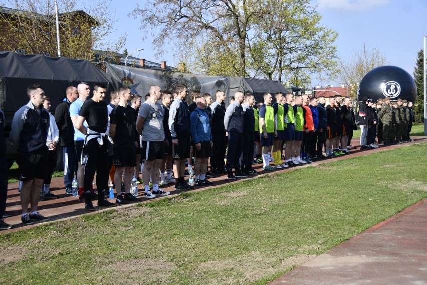 Dzień sportu Świętokrzyskich Terytorialsów. W rywalizacji uczestniczyło ponad 100 osób. Zobacz zdjęcia