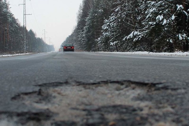 Takie niespodzianki czekają na kierowców kursujących pomiędzy Jemielnicą a Zawadzkiem.