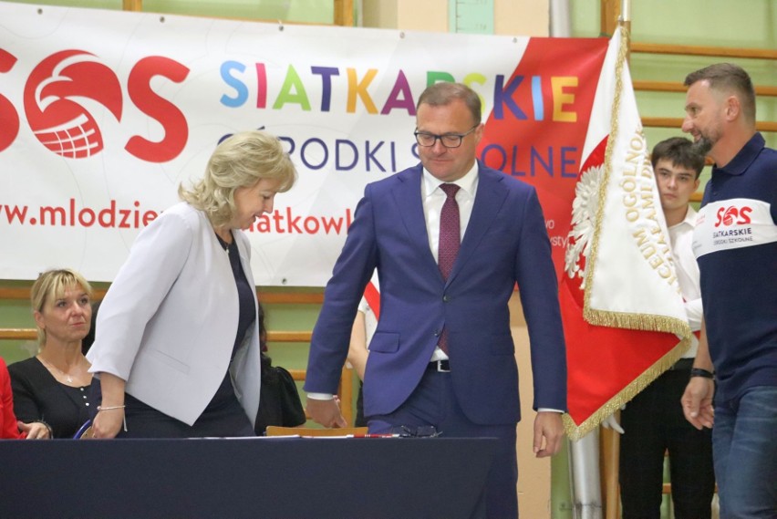 W Radomiu zainaugurowano nowy uczniowski rok Siatkarskich Ośrodków Szkolnych. Nie brakowało wyjątkowych gości. Zobacz zdjęcia