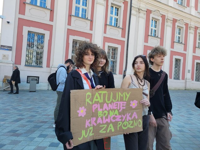 Odbył się kolejny Młodzieżowy Strajk Klimatyczny. W tej edycji skupiono się na walce o dobrą politykę klimatyczną w Polsce. Zobacz więcej zdjęć ze strajku ------>