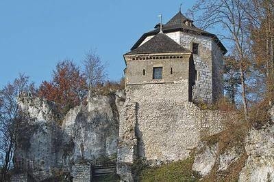 Zamek powstał w drugiej połowie XIV wieku. Ruiny znajdują...