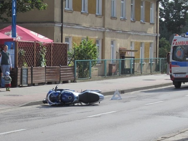 Około godziny 16 w Ustce przy ulicy Darłowskiej doszło do zderzenia samochodu osobowego z motocyklistą