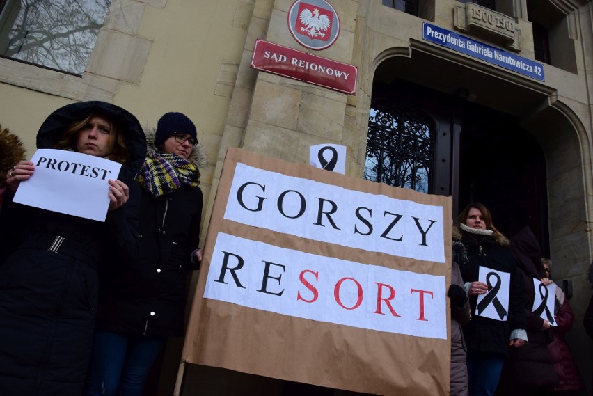 Pracownicy Sądu Rejonowego w Inowrocławiu wznowili protest....