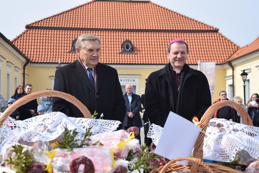 Arcybiskup Tadeusz Wojda i prezydent Tadeusz Truskolaski...