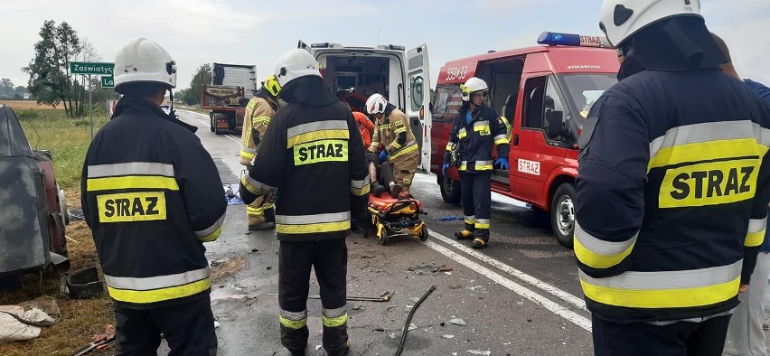 Groźny wypadek w powiecie włodawskim. Audi rozerwało ciągnik rolniczy na pół