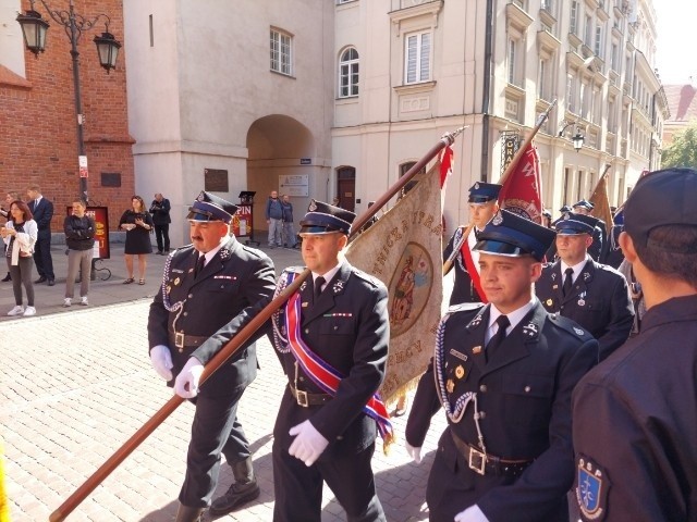 Strażacy z Czarncy w gminie Włoszczowa na jubileuszowych uroczystościach w Warszawie (ZDJĘCIA)
