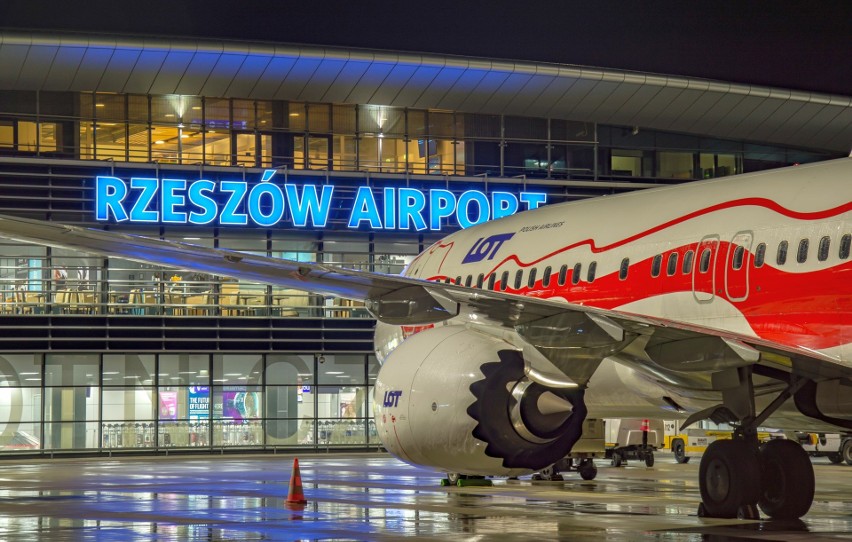 W letnie miesiące 2024 roku z lotniska Rzeszów-Jasionka...