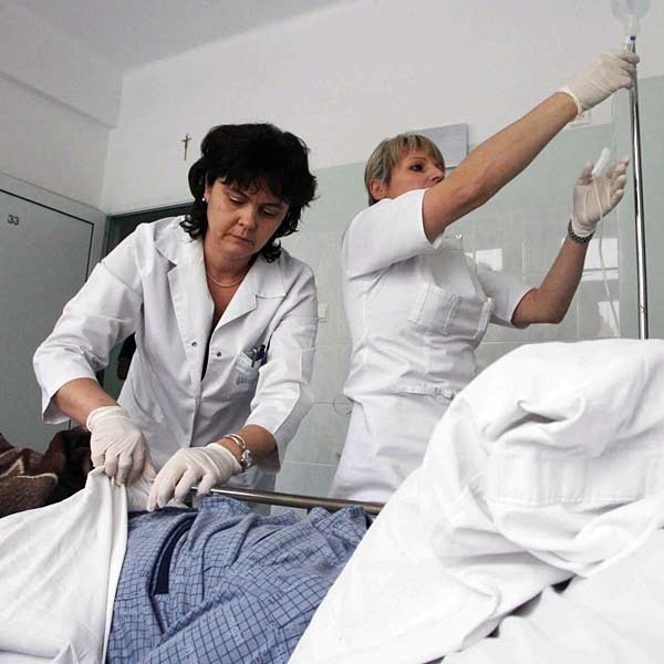 - Praca pielęgniarek jest bardzo trudna i odpowiedzialna. Chcemy w końcu godziwie zarabiać - mówią pielęgniarki w Szpitalu miejskim w Rzeszowie.