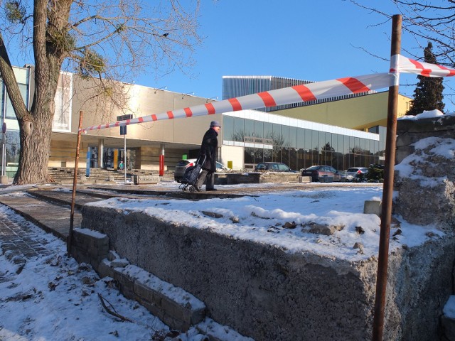 Murek zniknął, ale nie problem z placem, który od lat prosi się o remont lub przebudowę.