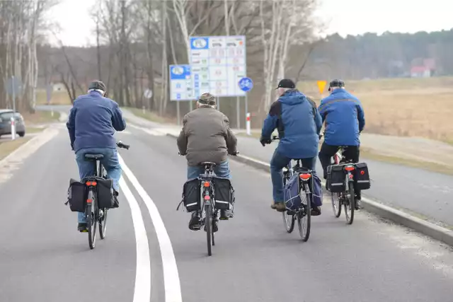 Emeryci chcą, by ich świadczenie zostało przeliczone z wykorzystaniem nowych tablic średniego dalszego trwania życia. Tymczasem jest to możliwe tylko u nowych emerytów, czyli tych, którzy zakończą działalność zawodową między 1 kwietnia 2021 a 31 marca 2022 roku. Poznaj szczegóły w dalszej części galerii. 