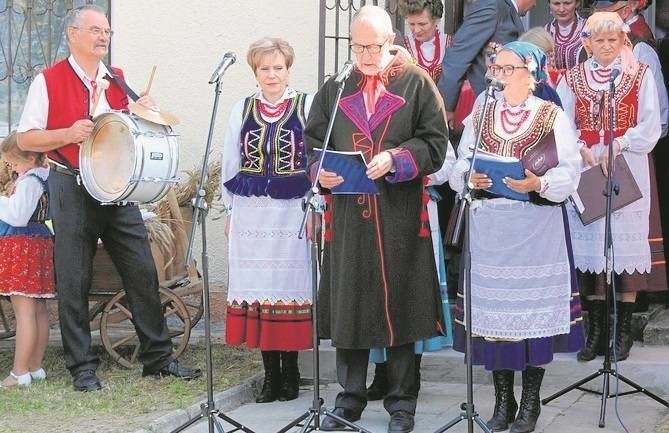 Zespół Teatralno-Obrzędowy Strefień z Jurkowic, gmina Opatów...