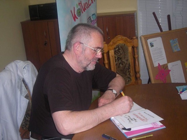 Marcin Brykczyński podpisywał książeczki dla najmłodszych