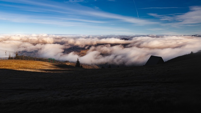 Piękne widoki z beskidzkich szczytów. Wspaniałe górskie panoramy, zapierające dech w piersi