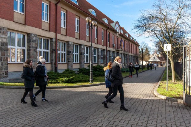 Uczelnie w regionie, m.in. UKW w Bydgoszczy wstrzymały wyjazdy służbowe pracowników i wymianę studentów