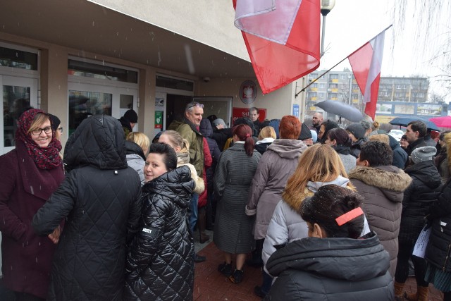 Pracownicy administracyjni Sądów Okręgowych w Bielsku-Białej i Częstochowie przerwali pracę na 15 minut