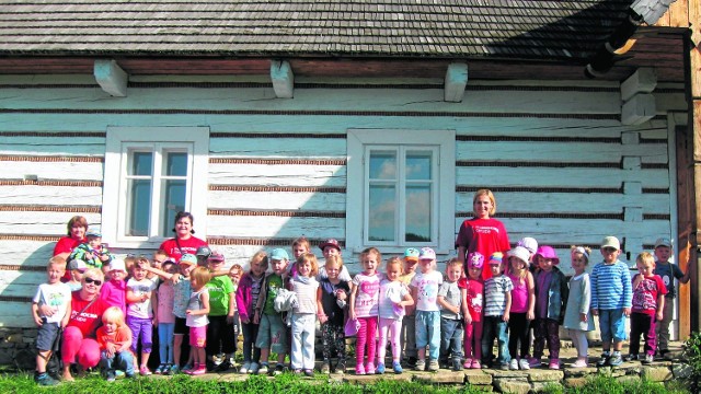 Żywiecki Park Etnograficzny w Ślemieniu przed rokiem odwiedziło 21 tys. osób. Ostatnio gościły w nim dzieci z Przedszkola Publicznego im. Krasnala Hałabały w Rychwałdzie