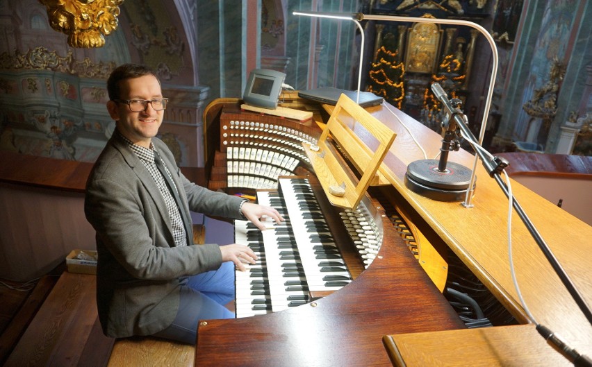 Organistą w katedrze jest Stanisław Maryjewski. Możliwość...