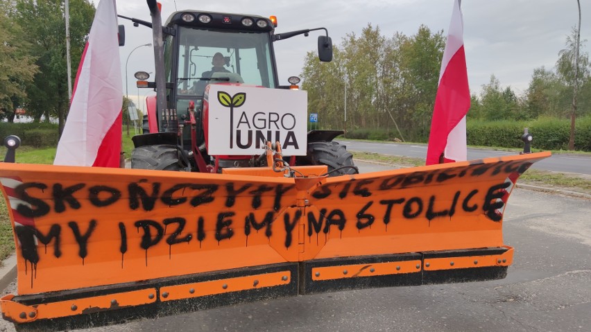 Protest rolników w Piotrkowie. Przejechali przez miasto...