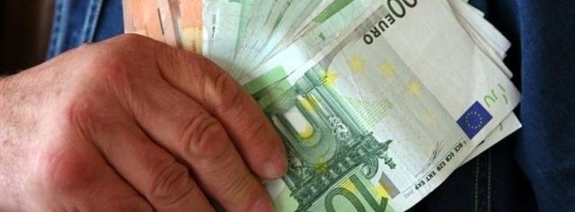 Systematycznie spada odsetek Polaków, którzy pochwalić się mogą miesięcznymi zarobkami przekraczającymi 1500 euro.