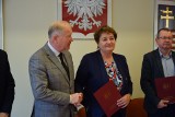 Umowa na rozbudowę drogi w Kowalkowicach w gminie Waśniów podpisana. Będzie gotowa do końca roku