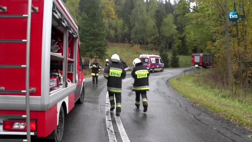 Wypadek na Dolnym Śląsku. Samochód przewożący butle z gazem wpadł do rowu