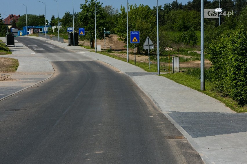 Stary fragment Miodowej - czytelny podział ciągu pieszo...