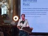 Bernarda Rość z "Oskarem". Tkaczka z Szaciłówki została uhonorowana prestiżowym medalem