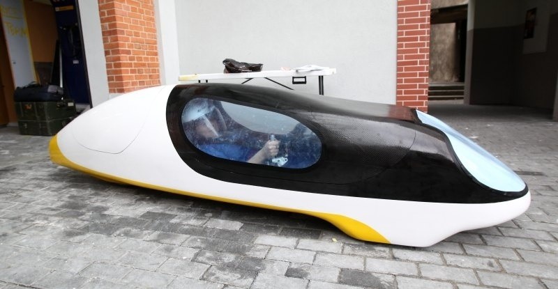 Superoszczędne auto studentów PŁ. Ekologiczna Strzała będzie się ścigać na ulicach Rotterdamu 
