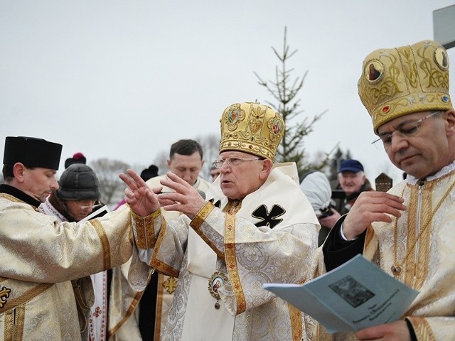 52-letni biskup-nominat (z prawej) był dotychczas wikariuszem generalnym archidiecezji i proboszczem parafii archikatedralnej w Przemyślu (od 1996 r.).