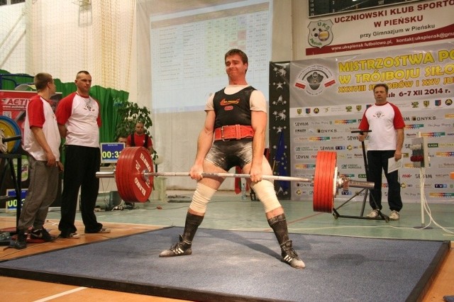 Kamil Krakowiak z Tęczy-Społem Kielce w walce o złoty medal w kategorii 93 kg podnosi w martwym ciągu 287,5 kg. Kamil jeszcze w przyszłym roku będzie juniorem. 