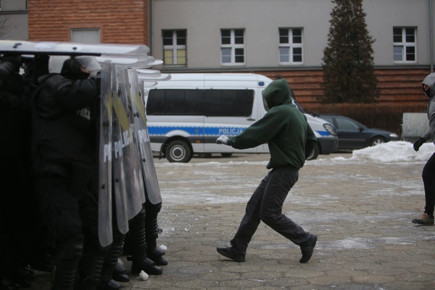 Tak policja walczy z kibolami na Śląsku