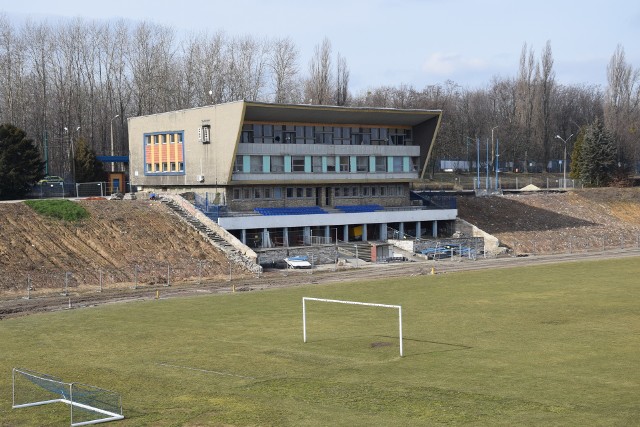 Stadion OSiR Skałka w Świętochłowicach.  Zobacz kolejne zdjęcia. Przesuwaj zdjęcia w prawo - naciśnij strzałkę lub przycisk NASTĘPNE