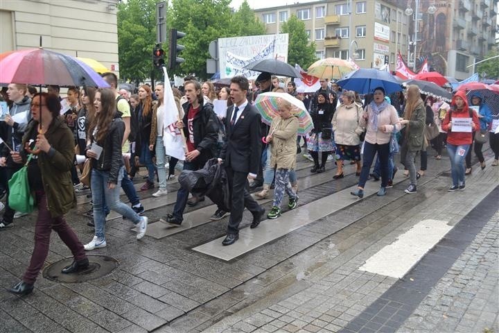 Częstochowa: Protest w obronie I Liceum Ogólnokształcącego...