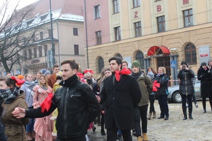 Pół tysiąca par zatańczyło poloneza w Zabrzu