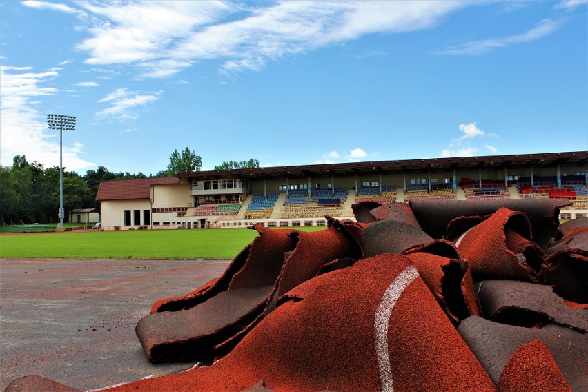 Trwa wymiana bieżni na Miejskim Stadionie Lekkoatletycznym