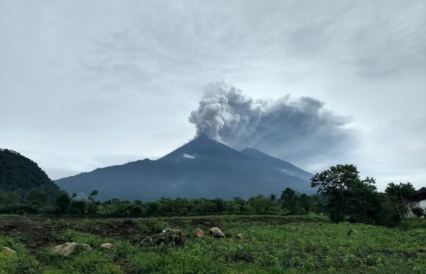 Potężna erupcja Wulkanu Ognia w Gwatemali. Lawa zalała miasteczko El Rodeo, Volcan de Fuego zabił już co najmniej 25 osób [ZDJĘCIA] [WIDEO]