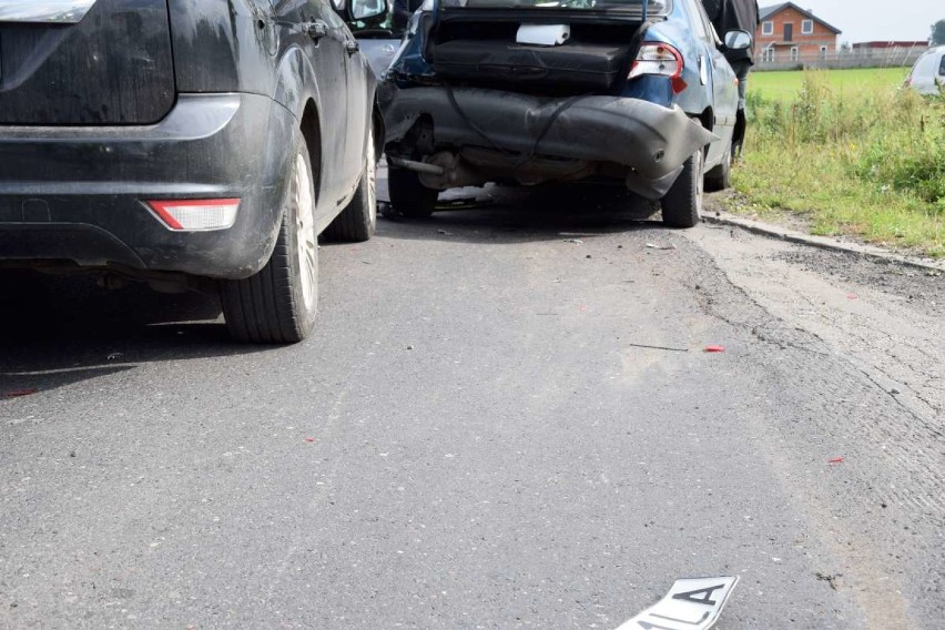 Dwie osoby ranne w wypadku w Miroszce koło Gniezna [ZDJĘCIA]