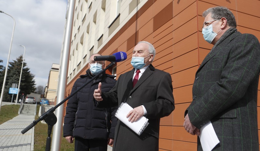 Posłowie PiS o szpitalach tymczasowych: to była mądrość naszego rządu