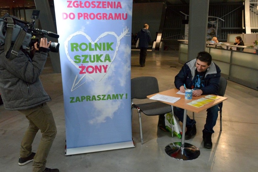 „Rolnik szuka żony” na targach Horti - Tech w Kielcach przyciągał uwagę panów i... mam 