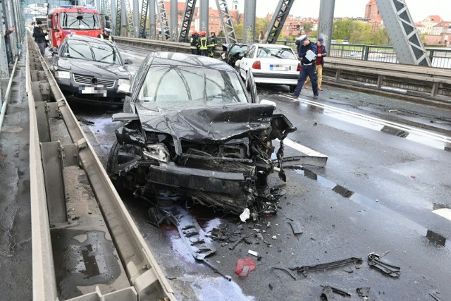 23-latkowi, który po pijanemu spowodował karambol na moście grozi 4,5 roku więzienia.